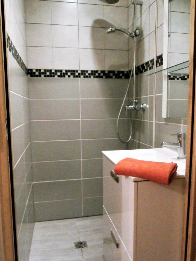 Les Belles Terrasses Dieppe ,3 Appartements , Le Vegetal De 1 A 8 Personnes , Le Tropical De 1 A 6 Personnes , Le Floral Avec Terrasse De 1 A 3 Personnes , Quartier Calme Au Stationnement Gratuit A Cote De L'Avenue Verte Exterior foto